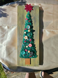 Load image into Gallery viewer, Cardinal & Floral Crushed Glass Tree on Green Shou Sugi Ban Wood (15" x 5.5")