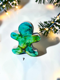 Charger l'image dans la visionneuse de la galerie, Handmade Chunky Wood and Resin Gingerbread Men and Women Tabletop Decorations