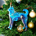Charger l'image dans la visionneuse de la galerie, Handcrafted Siberian Husky Malemute Dog Christmas Ornaments - Colorful Resin & Wood Decor