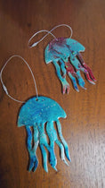 Charger et lire la vidéo dans la visionneuse de la galerie, Beachy Jellyfish Handmade Christmas Tree Ornaments Resin and Wood
