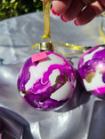 Charger l'image dans la visionneuse de la galerie, Handcrafted Jewel Tone Plum & Fuchsia Glass Christmas Ornament