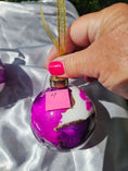 Charger l'image dans la visionneuse de la galerie, Handcrafted Jewel Tone Plum & Fuchsia Glass Christmas Ornament