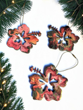 Charger l'image dans la visionneuse de la galerie, Hibiscus Tropical Flower Colorful Christmas Resin and Wood Ornament