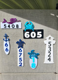 Charger l'image dans la visionneuse de la galerie, Custom 3D Crab Address Sign | Bold Coastal Layered Acrylic House Numbers