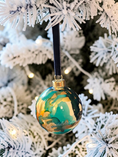 Charger l'image dans la visionneuse de la galerie, Handcrafted Jewel Tone Plum & Fuchsia Glass Christmas Ornament