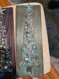 Charger l'image dans la visionneuse de la galerie, Coastal Crushed Glass Christmas Tree on Shou Sugi Ban Wood Turquoise
