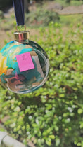 Charger et lire la vidéo dans la visionneuse de la galerie, Handcrafted Emerald Green, Teal & Gold Glass Christmas Ornament
