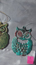 Charger et lire la vidéo dans la visionneuse de la galerie, Sparkly Handmade Resin and Wood Owl Christmas Ornaments
