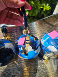 Charger l'image dans la visionneuse de la galerie, Handcrafted Deep Blue & Gold Ink Glass Christmas Ornament
