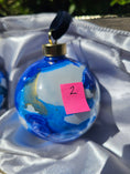 Charger l'image dans la visionneuse de la galerie, Handcrafted Royal Blues & Gold Ink Glass Christmas Ornament
