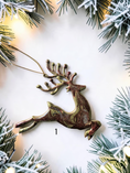 Charger l'image dans la visionneuse de la galerie, Fancy Handmade Resin Wood Leeping Reindeer Christmas Ornaments
