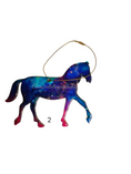 Charger l'image dans la visionneuse de la galerie, Delightful Christmas ornament featuring colorful horses, crafted from lightweight wood and resin, perfect for your holiday tree.
