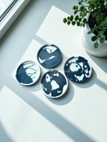 Charger l'image dans la visionneuse de la galerie, Handmade Contemporary Jesmonite Round Drink Coaster Set of 4 Inch Deep Blue
