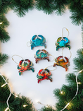 Charger l'image dans la visionneuse de la galerie, Colorful Sparkly Small Crab Beachy Christmas Resin and Wood Ornament
