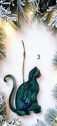 Charger l'image dans la visionneuse de la galerie, Colorful kitty cat Christmas ornament made from handmade resin on wood, featuring vibrant hues and sparkly accents, perfect for holiday decor.

