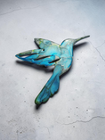 Charger l'image dans la visionneuse de la galerie, Vibrant Shimmer Hummingbird Wall Art – Handcrafted Resin on Wood (10.5" x 8.5")
