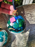 Charger l'image dans la visionneuse de la galerie, Handcrafted Emerald Green, Teal & Gold Glass Christmas Ornament
